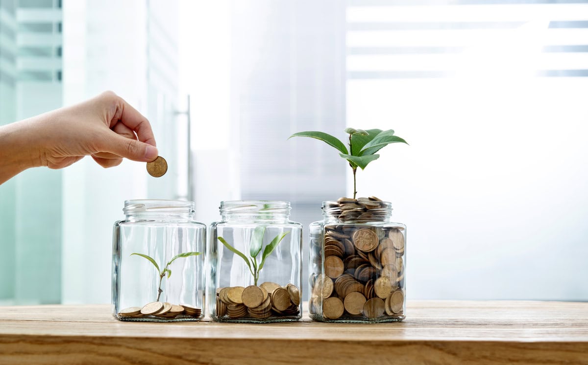 Retirees: 2 TSX Dividend Stocks to Hold for 10 Years