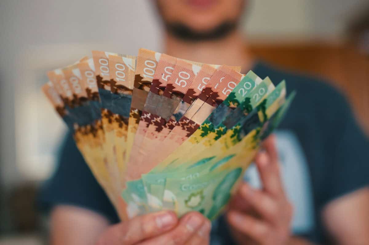 The Best Canadian Dividend Stocks if You Want Passive Income