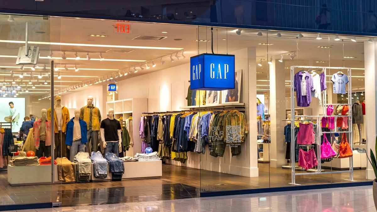 90s fashion retailer closed 350 stores, and it isn't enough